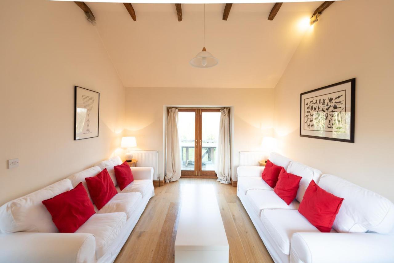 Вилла Whitley Coach House Экстерьер фото
