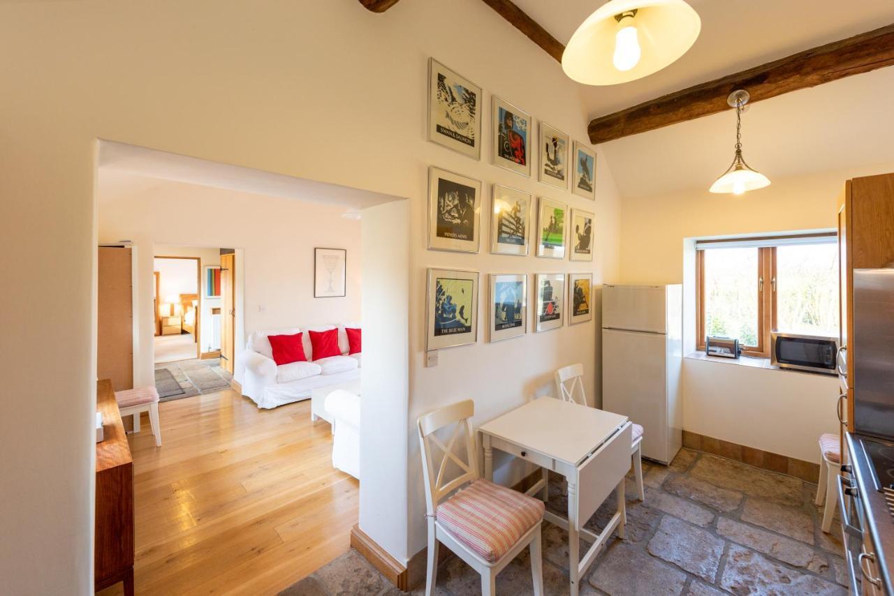 Вилла Whitley Coach House Экстерьер фото