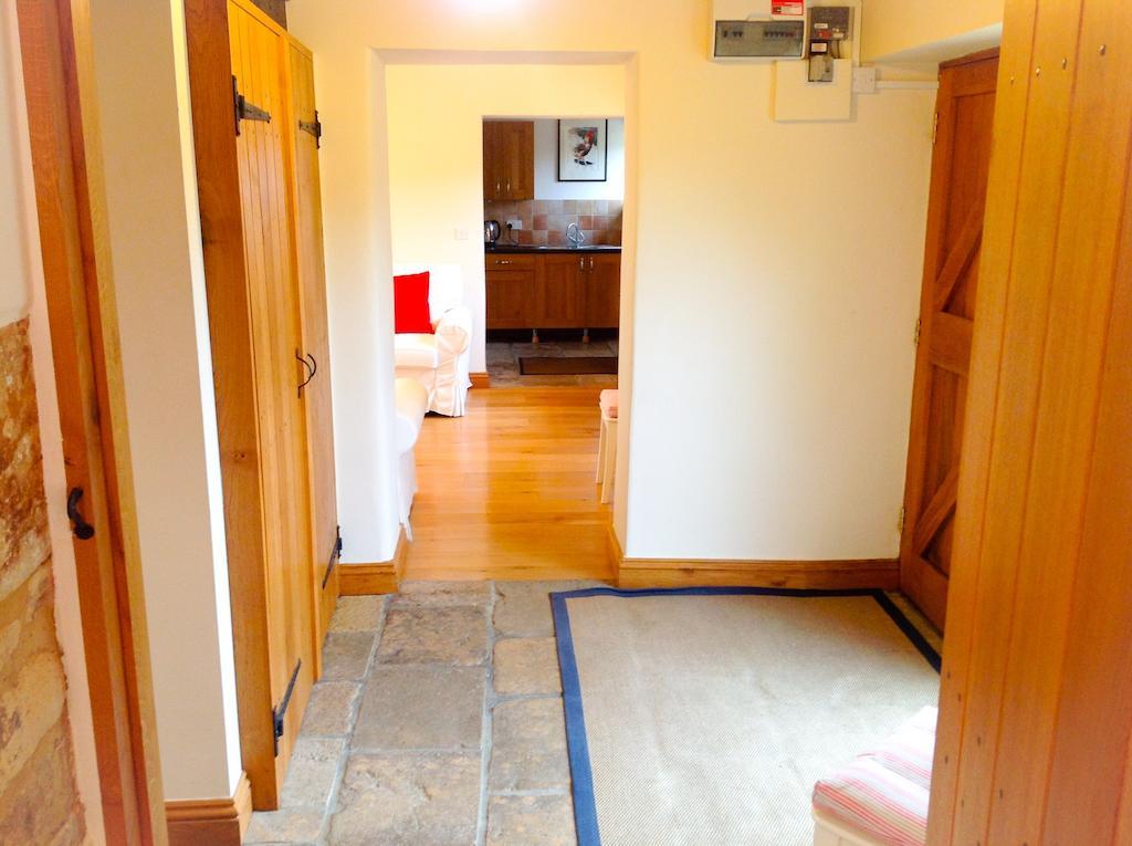 Вилла Whitley Coach House Номер фото