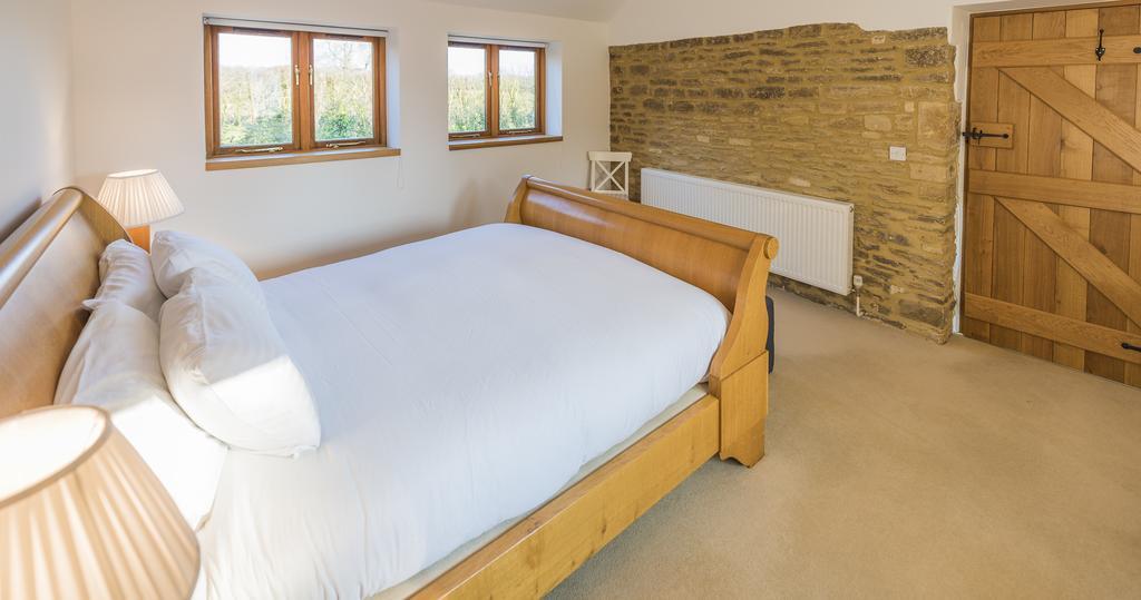 Вилла Whitley Coach House Экстерьер фото