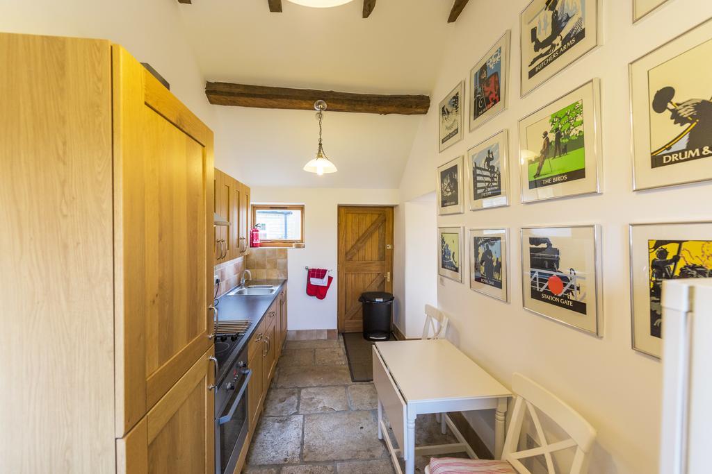 Вилла Whitley Coach House Экстерьер фото