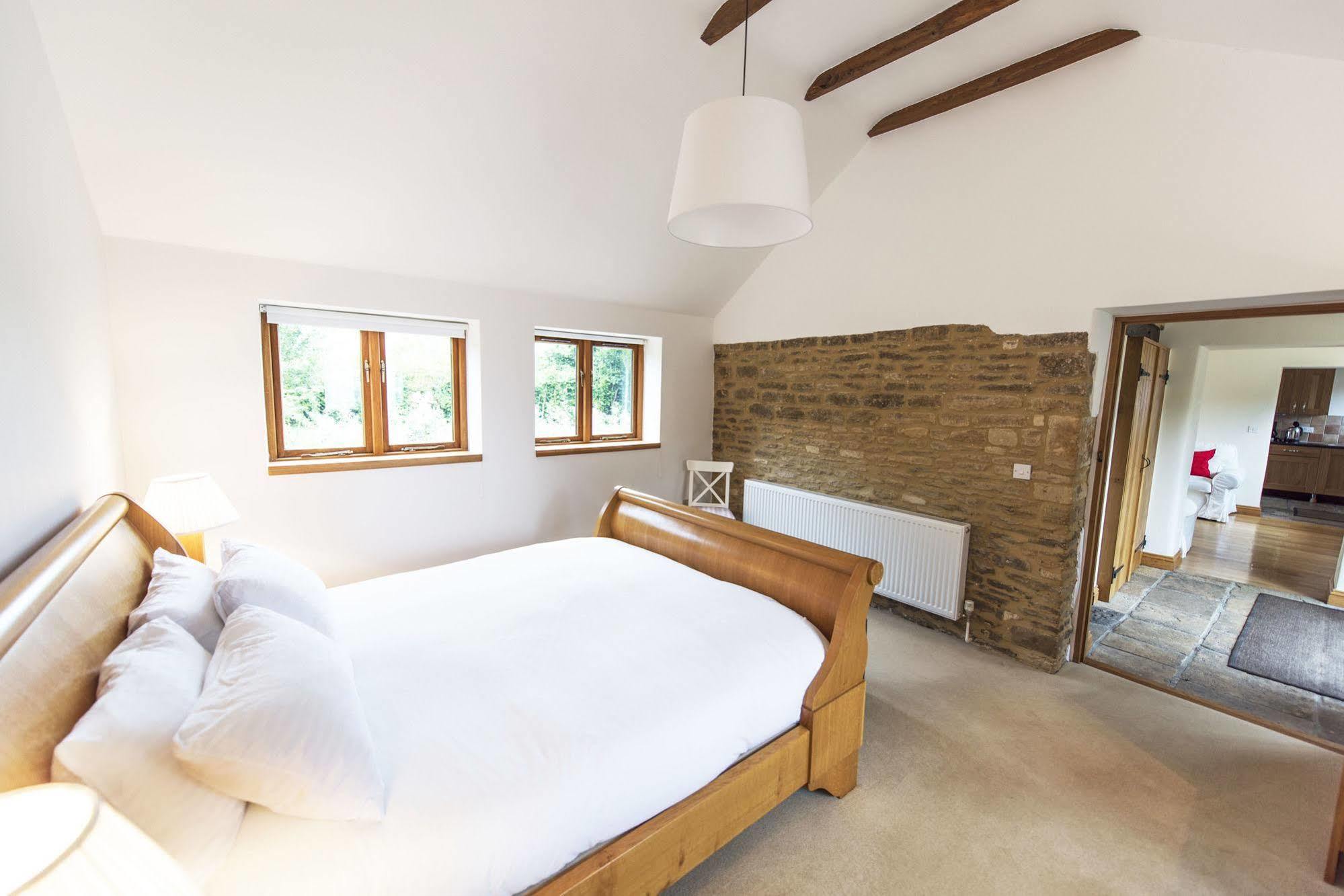 Вилла Whitley Coach House Экстерьер фото