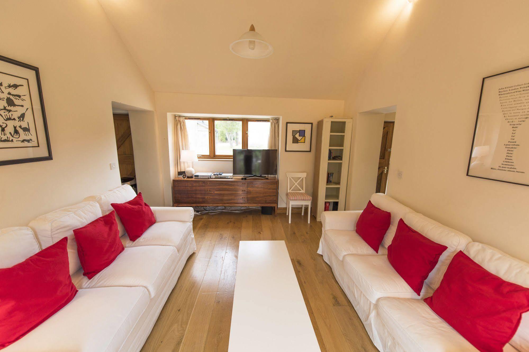 Вилла Whitley Coach House Экстерьер фото