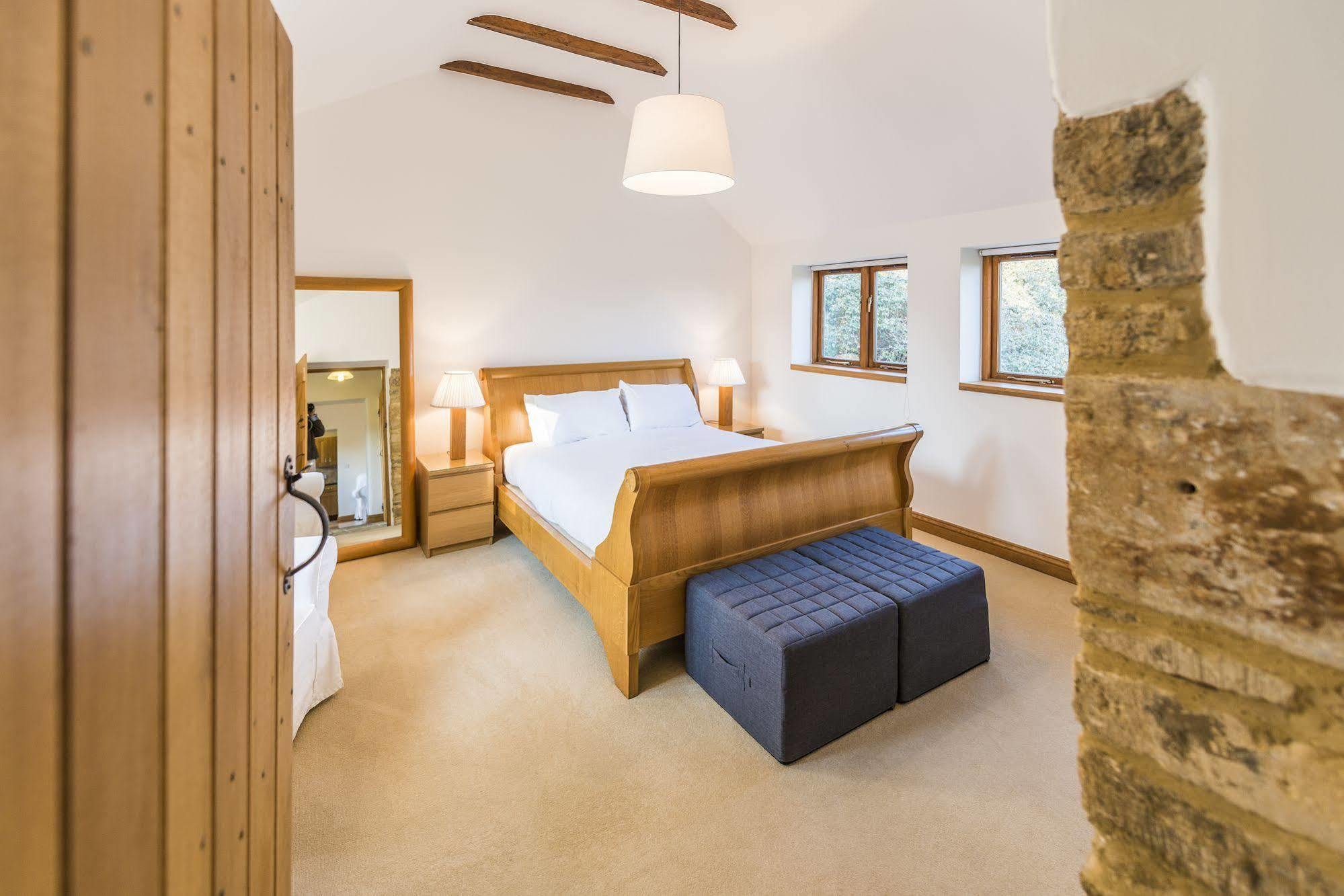 Вилла Whitley Coach House Экстерьер фото