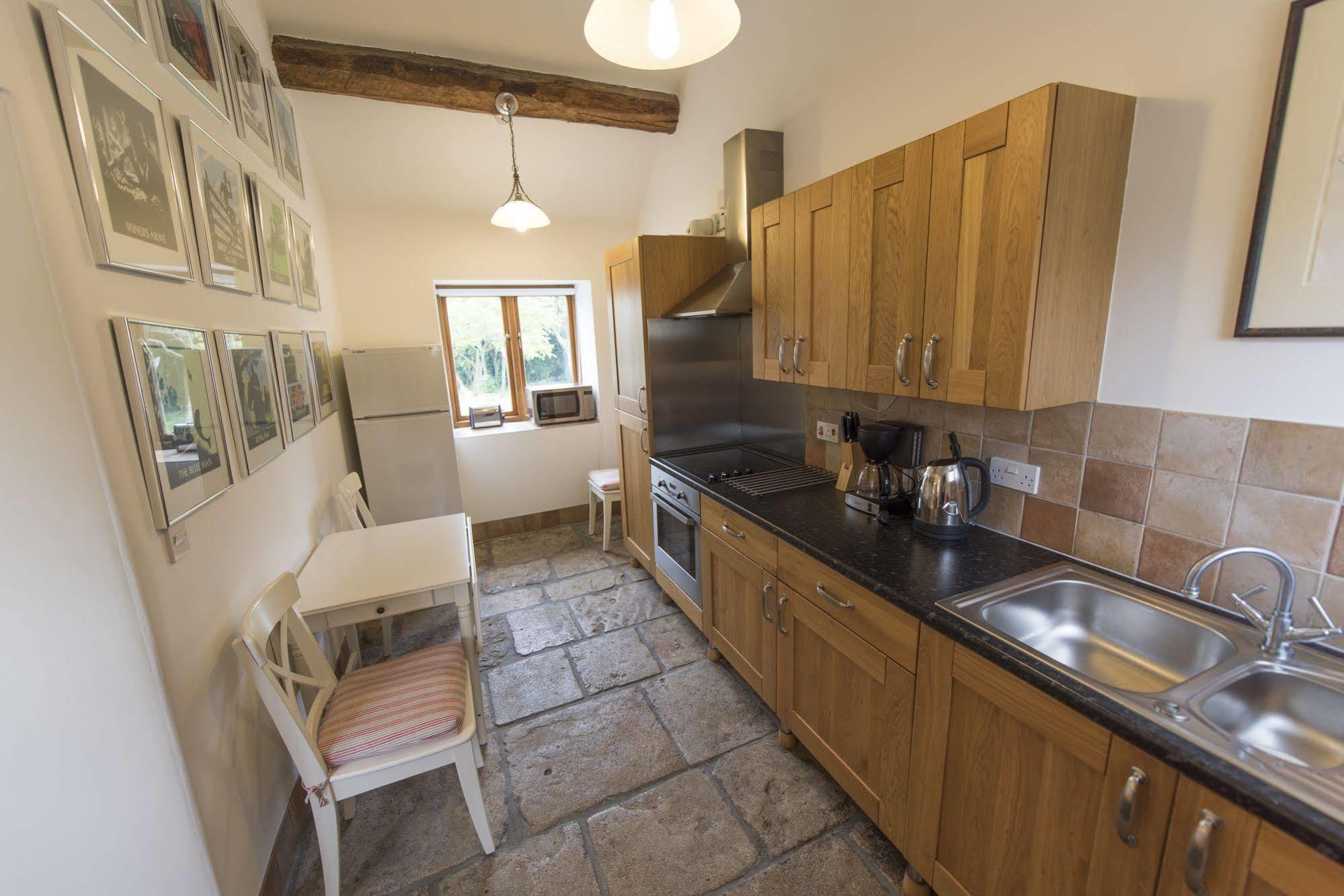 Вилла Whitley Coach House Экстерьер фото